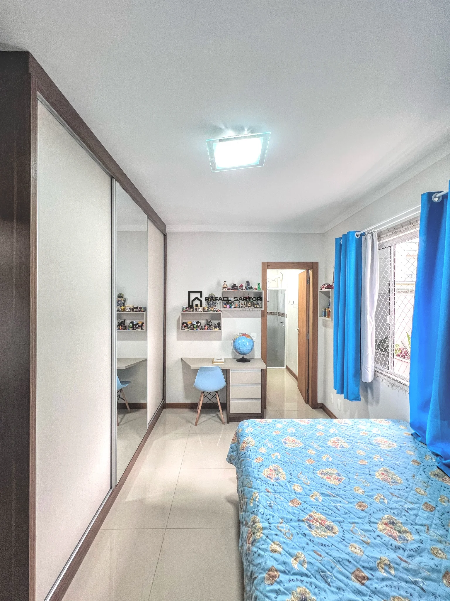 CASA COM 04 SUITES NO AMIZADE