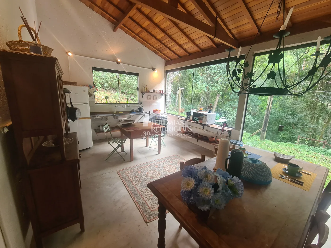 Chácara à venda com 400 m² no bairro Santa Cruz em Santo Antônio do Pinhal/SP.