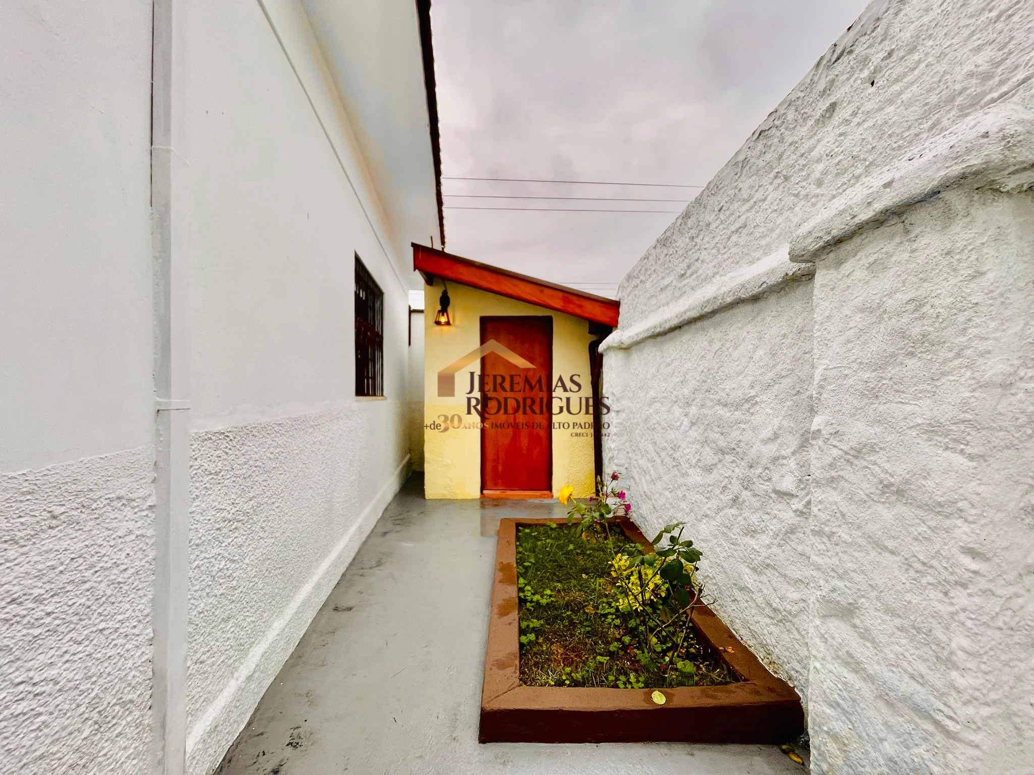 Casa para locação com estrutura para ponto comercial no Centro de Pindamonhangaba/SP. — foto 24