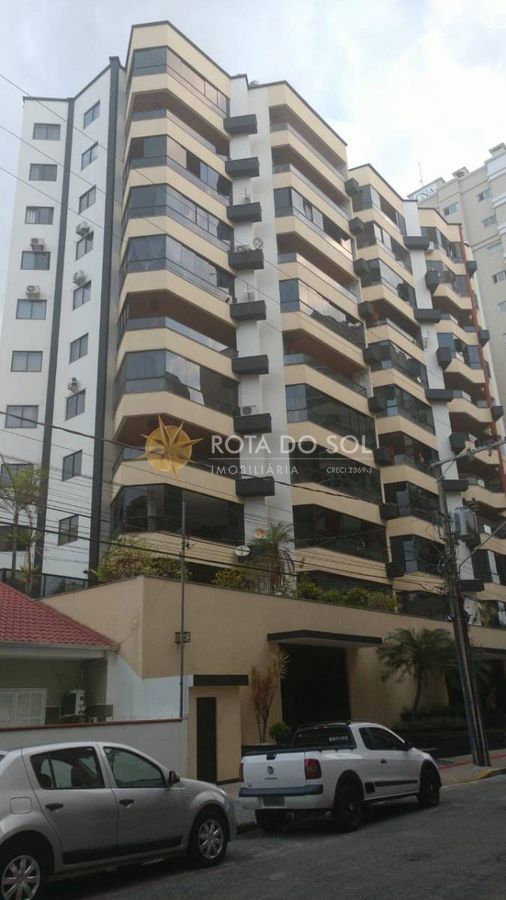 Cistal Mar Apartamento 3 Quartos e Terraço Privativo na Meia Praia