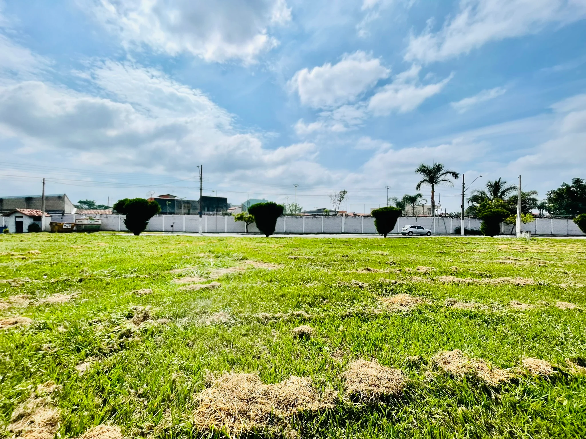 Terreno à venda no Condomínio Jardim das Hortênsias em Taubaté/SP.