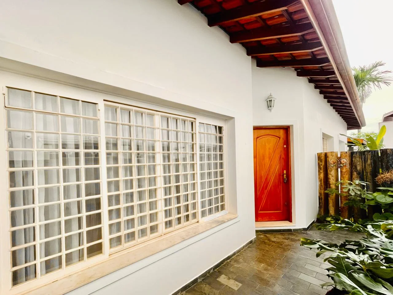 Casa com 3 dormitórios á venda no Condomínio Taubaté Village em Taubaté/SP.