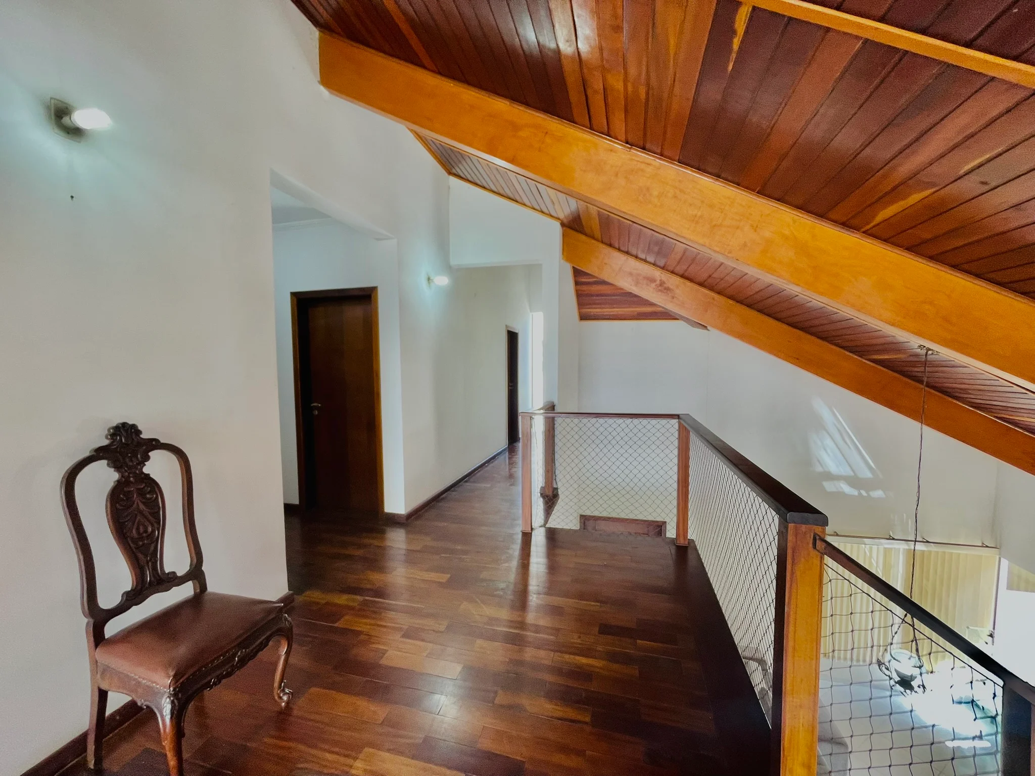 Casa à venda com 4 dormitórios no Condomínio Real Ville em Pindamonhangaba/SP. 