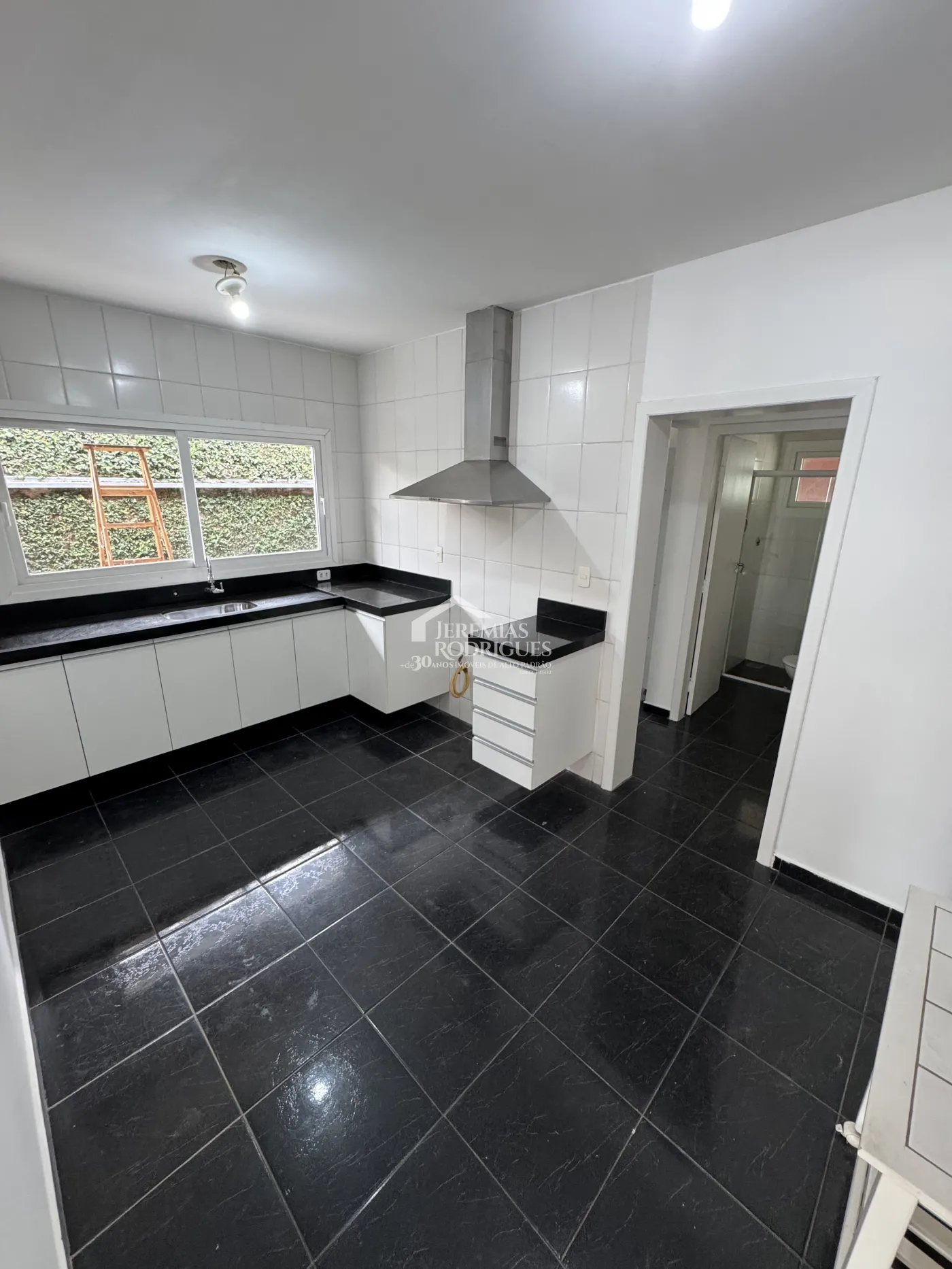 Casa para locação no Condomínio Colonial Village I em Pindamonhangaba/SP.