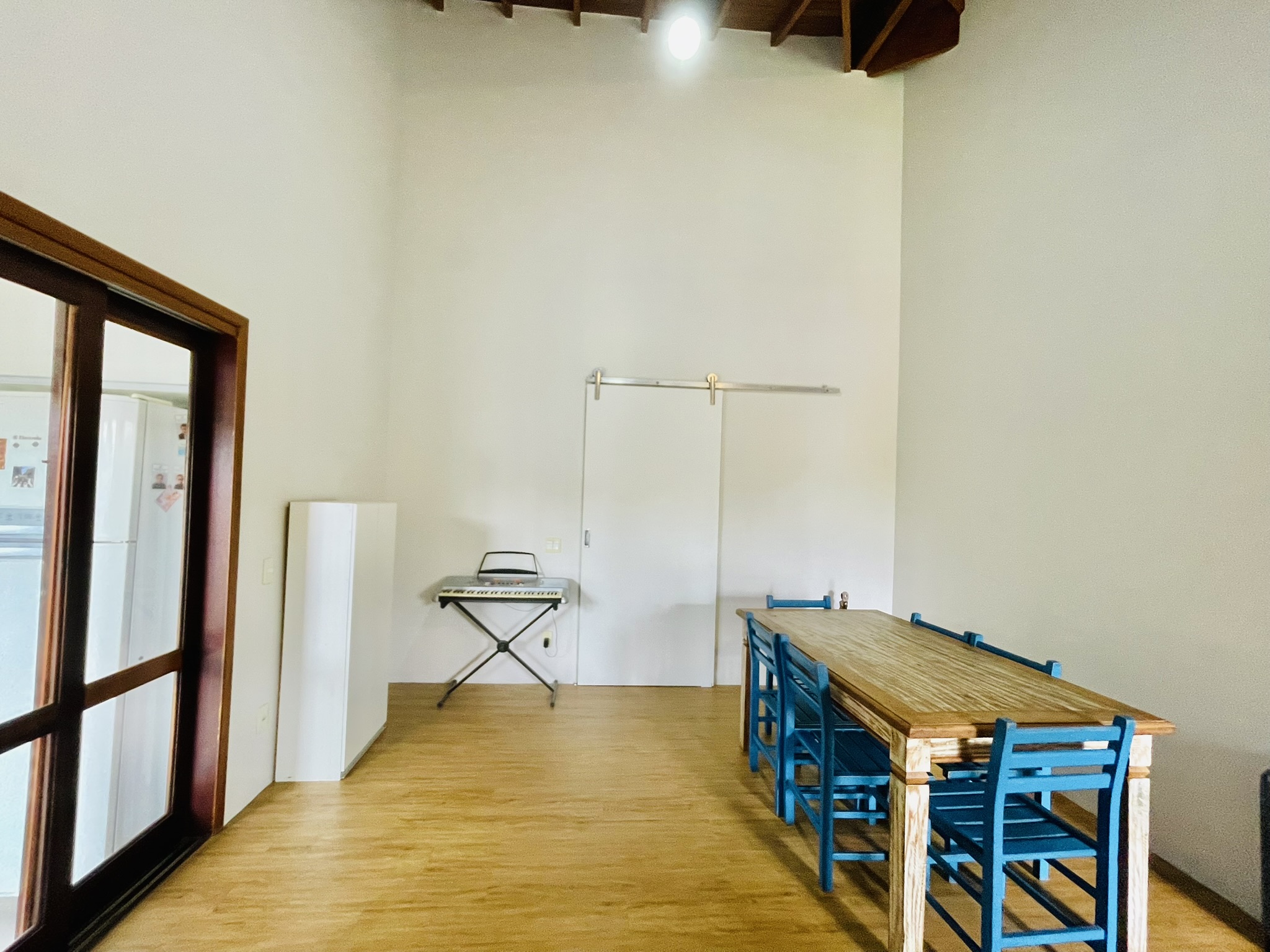 Casa para venda e locação com 4 dormitórios no Condomínio Parque dos Pássaros em Tremembé/SP.  