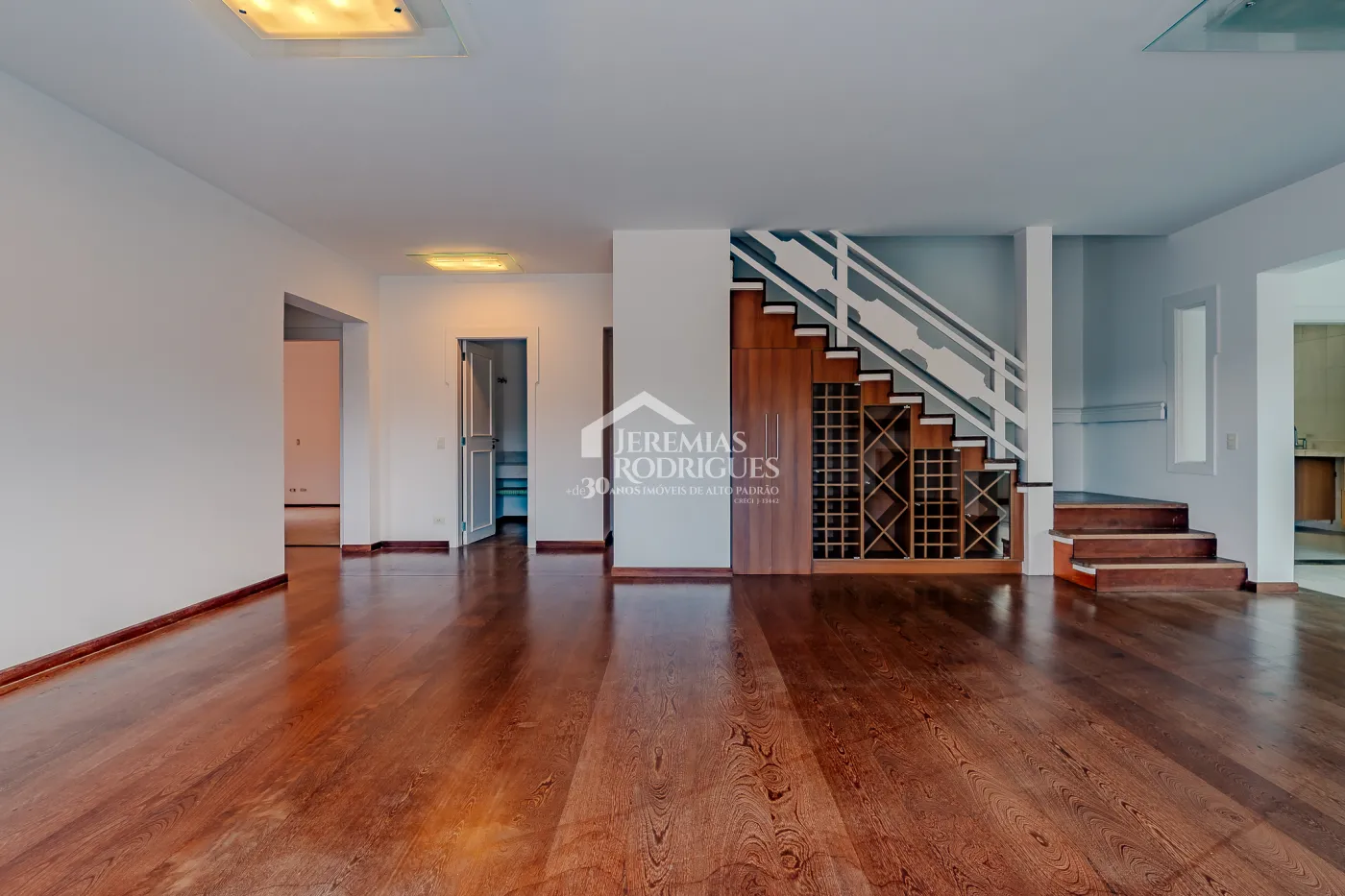 Casa para venda com 5 suítes no Condomínio Jardim Véu da Noiva em Campos do Jordão/SP