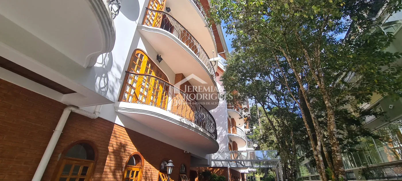 Apartamento à venda com 4 suítes no Edifício Evergreen em Campos do Jordão/SP