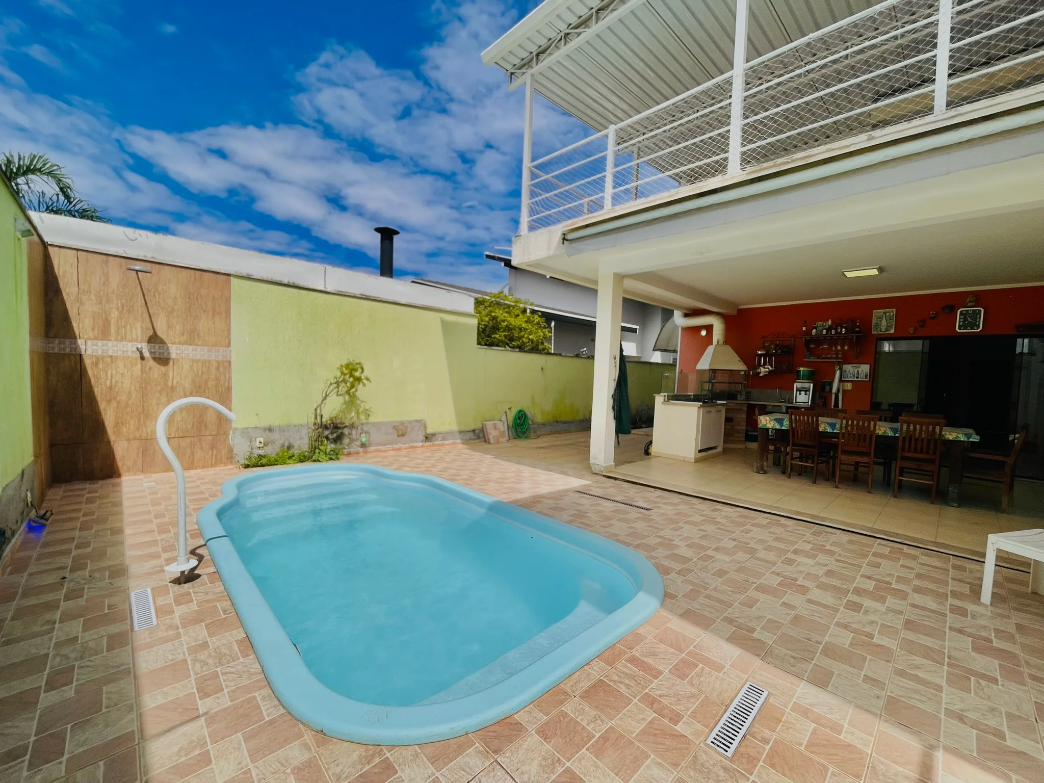 Casa à venda com 4 dormitórios no Condomínio Real Ville em Pindamonhangaba/SP. 