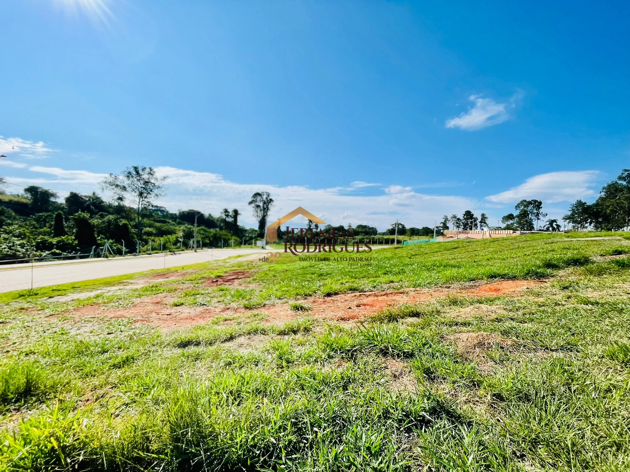 Terreno á venda no Condomínio Di Fiori em Taubaté/SP.
