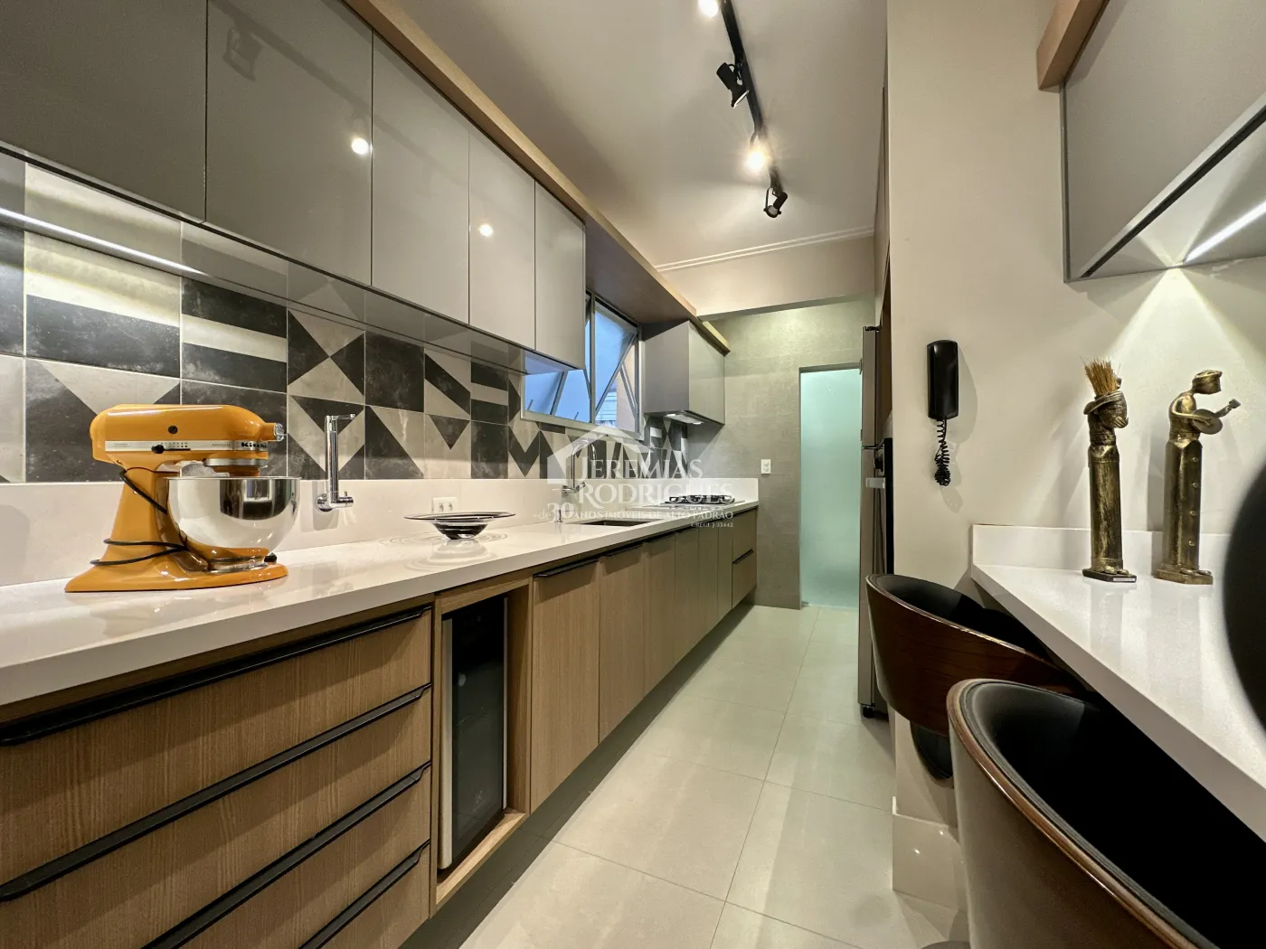 Apartamento com 2 dormitórios, 171 m² - Edifício Solar dos Juritis - Taubaté/SP.