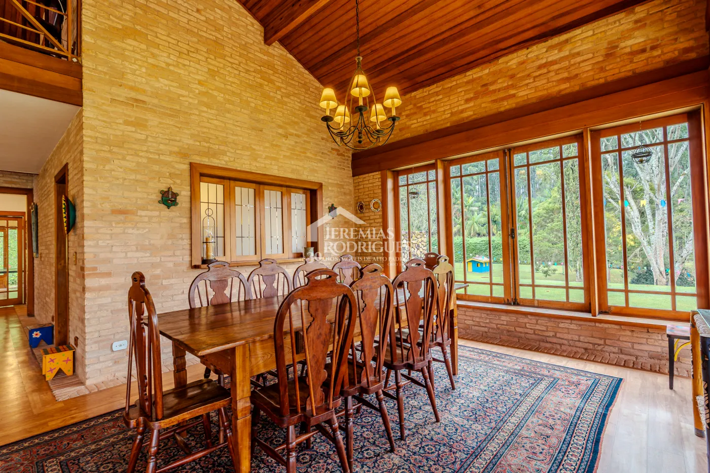 Casa de Campo à venda com 5 suítes no bairro Reinópolis em Santo Antônio do Pinhal/SP