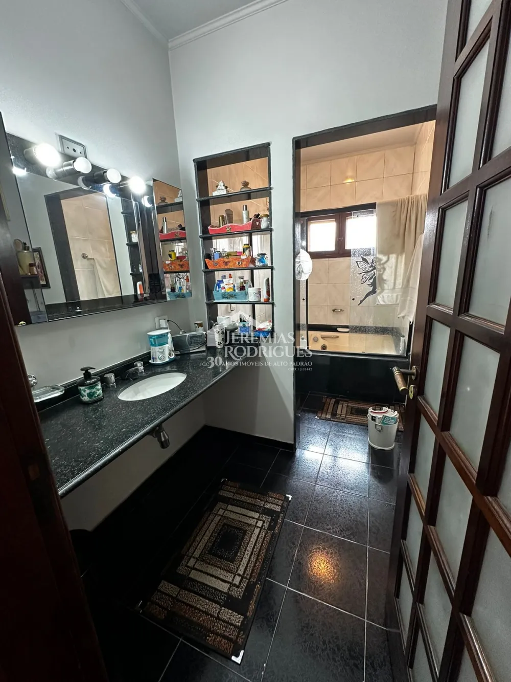 Casa à venda com 6 dormitórios no bairro Jardim das Nações em Taubaté/SP.