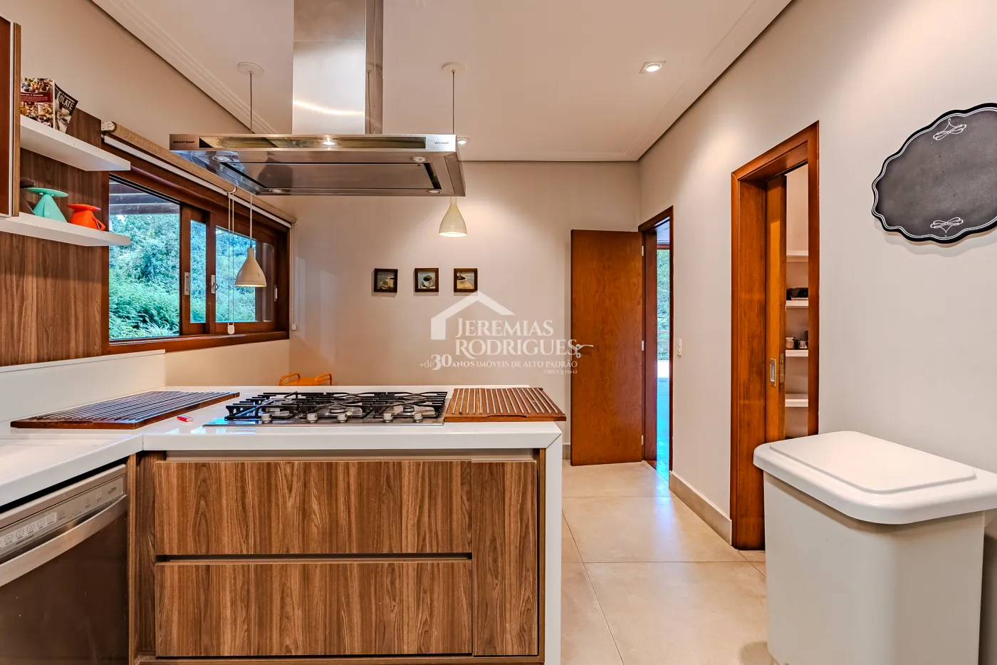 Casa para venda com 5 suítes no Condomínio Villandry em Campos do Jordão/SP