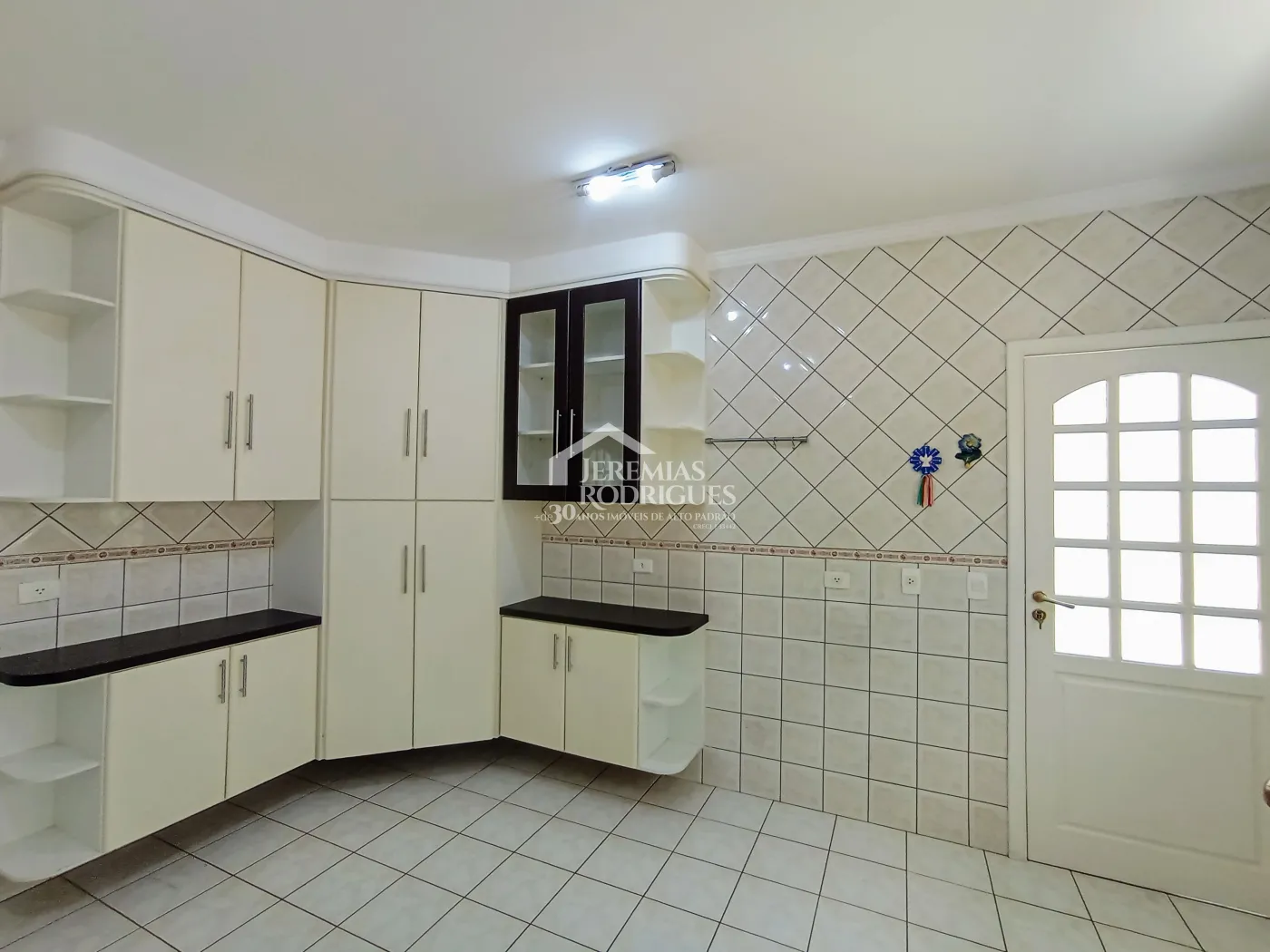 Casa para locação com 4 dormitórios no Condomínio Taubaté Village em Taubaté/SP.