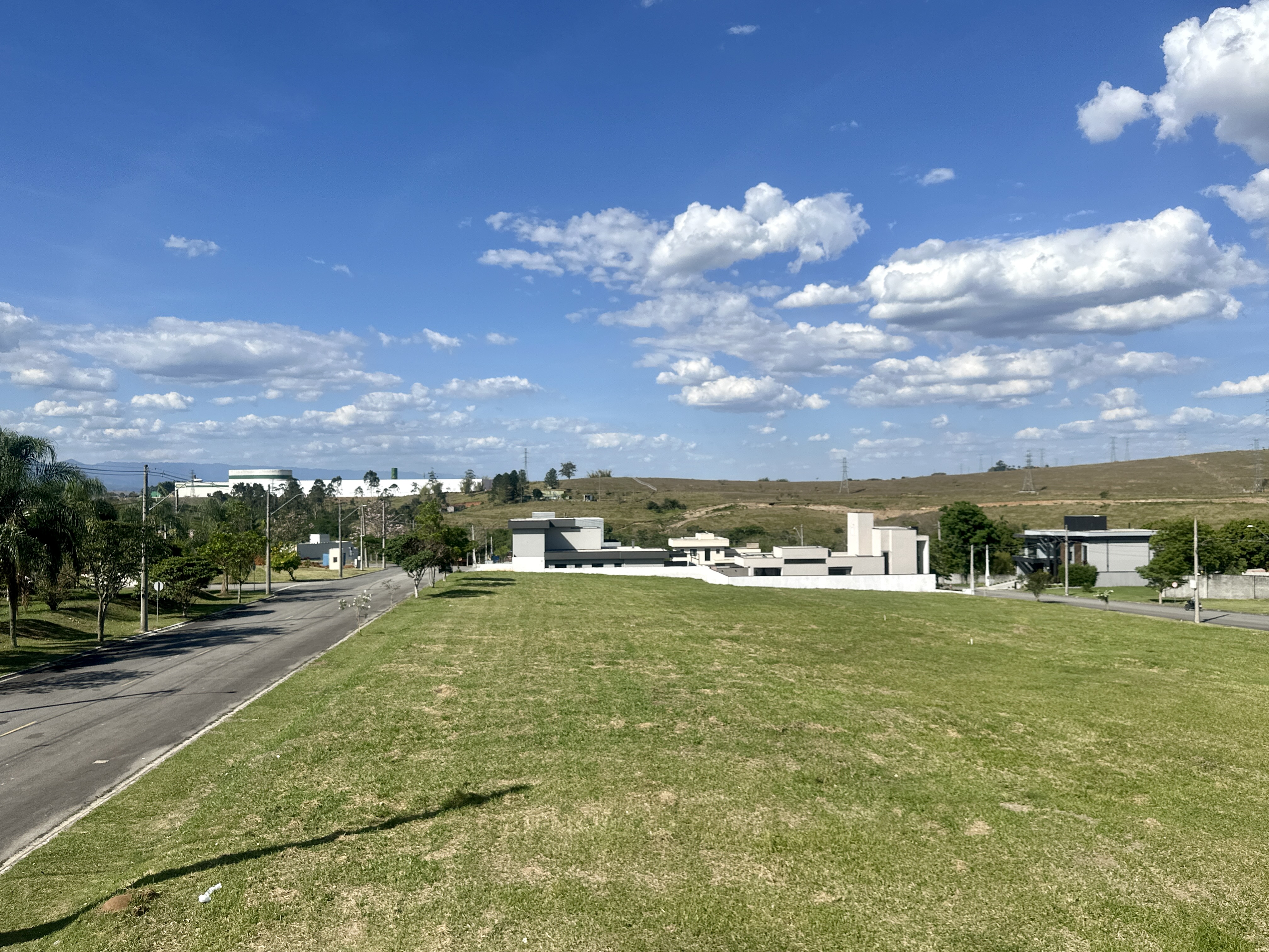 Casa à venda com 4 dormitórios no Condomínio Bella Vitta em Caçapava/SP.