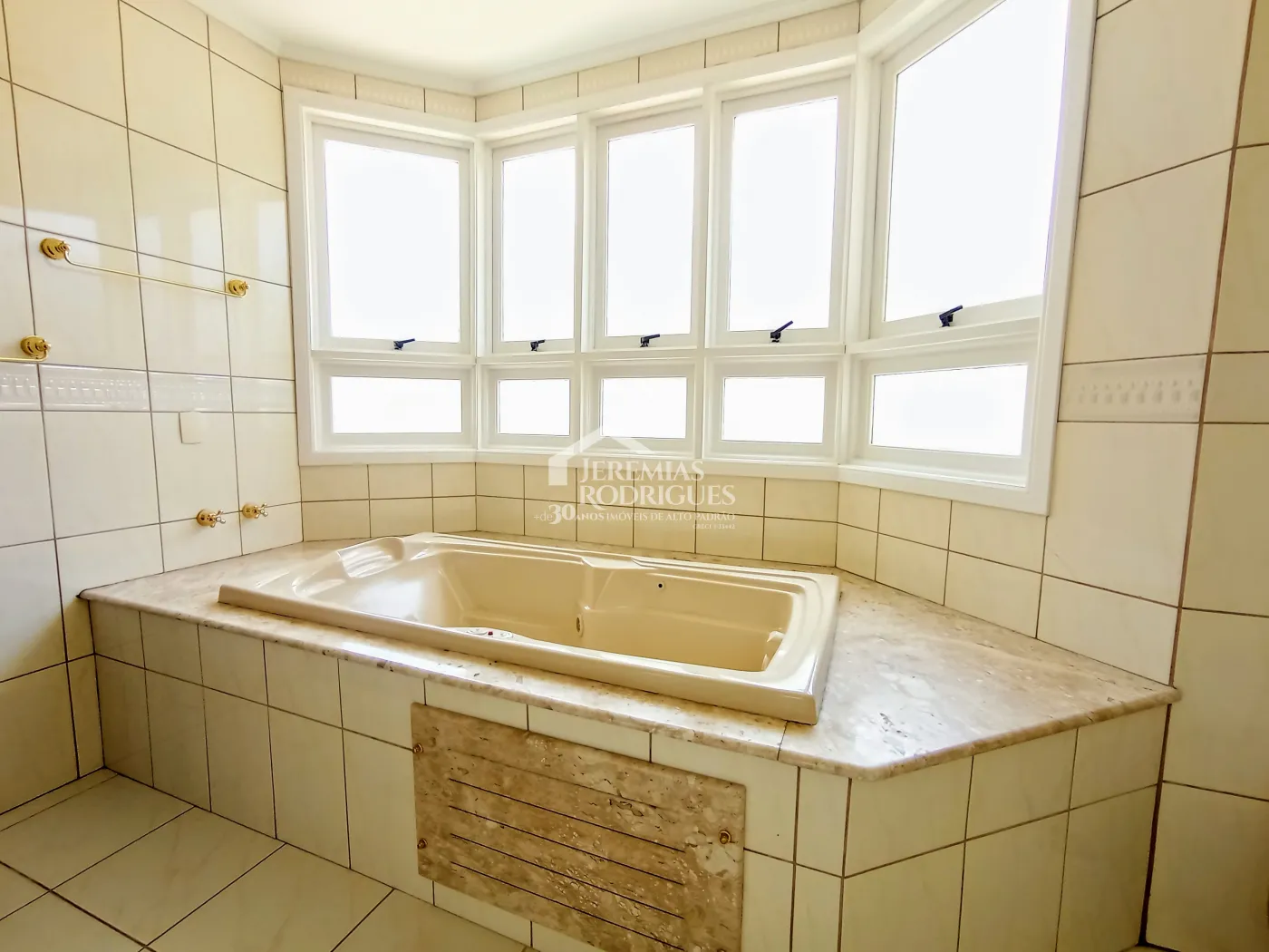 Casa para locação com 4 dormitórios no Condomínio Taubaté Village em Taubaté/SP.