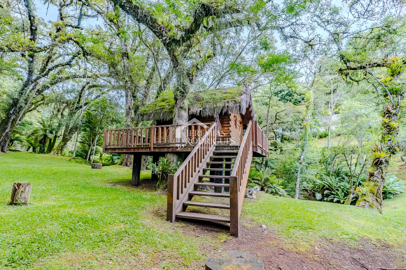 Casa com 6 suítes, 700 m² - Condomínio Vila Simonsen - Campos do Jordão/SP.