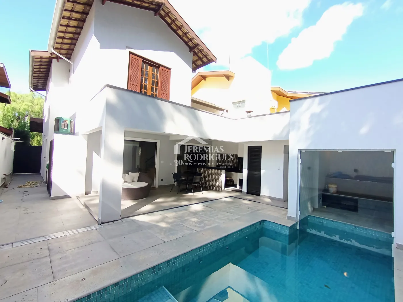 Casa à venda com 3 dormitórios no Condomínio Campos do Conde I em Tremembé/SP.