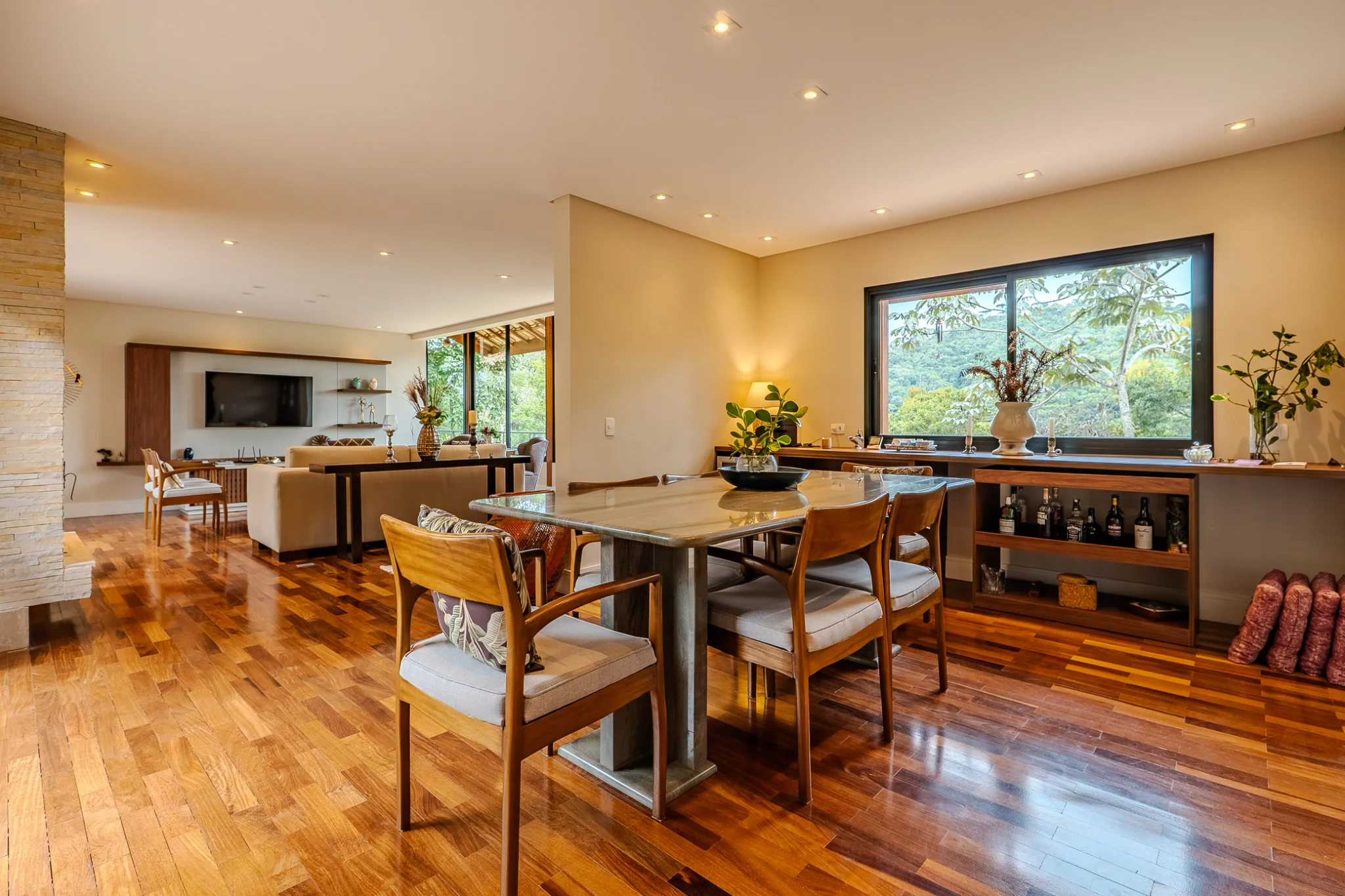 Casa à venda com 4 suítes no Residencial Santo Antônio em Santo Antônio do Pinhal/SP.