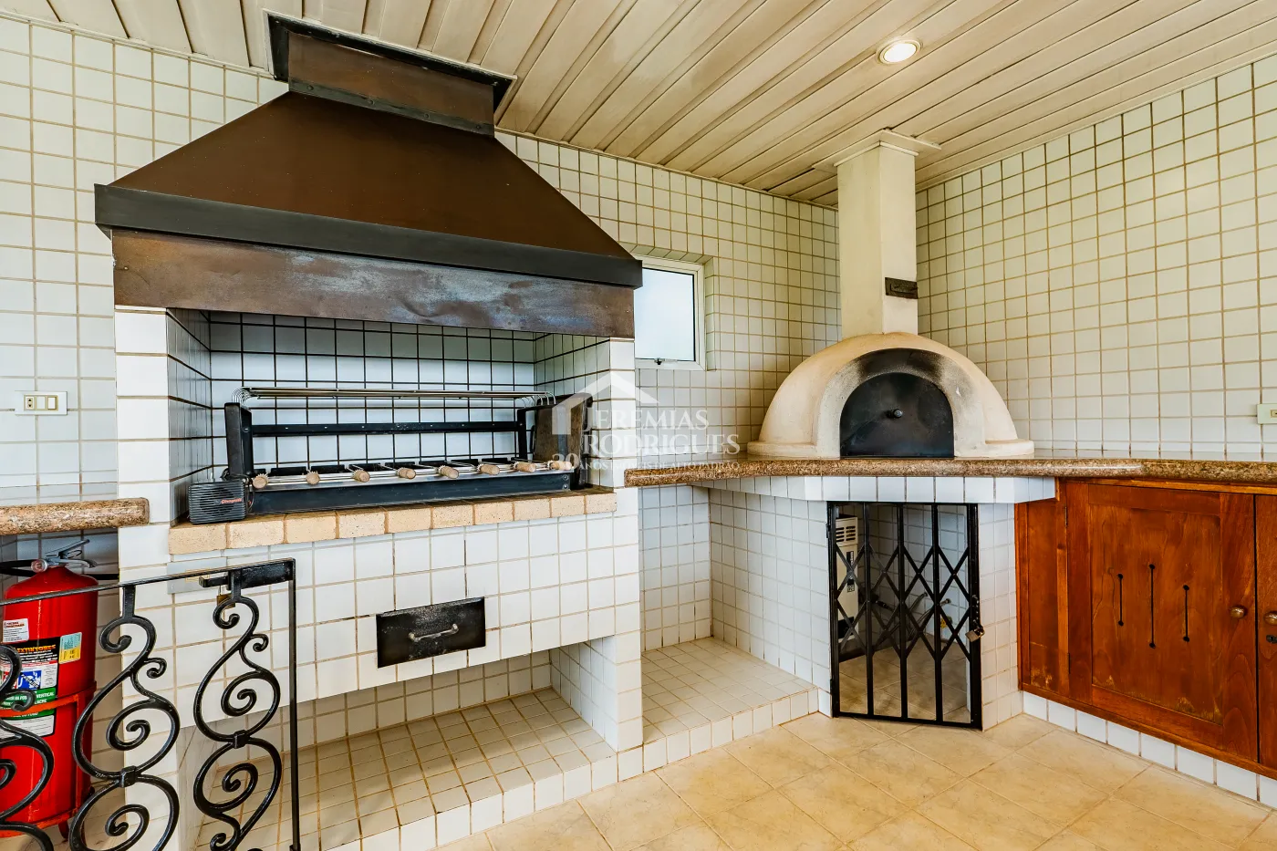 Casa com 4 suítes, 670 m² - Alto do Capivari - Campos do Jordão/SP.