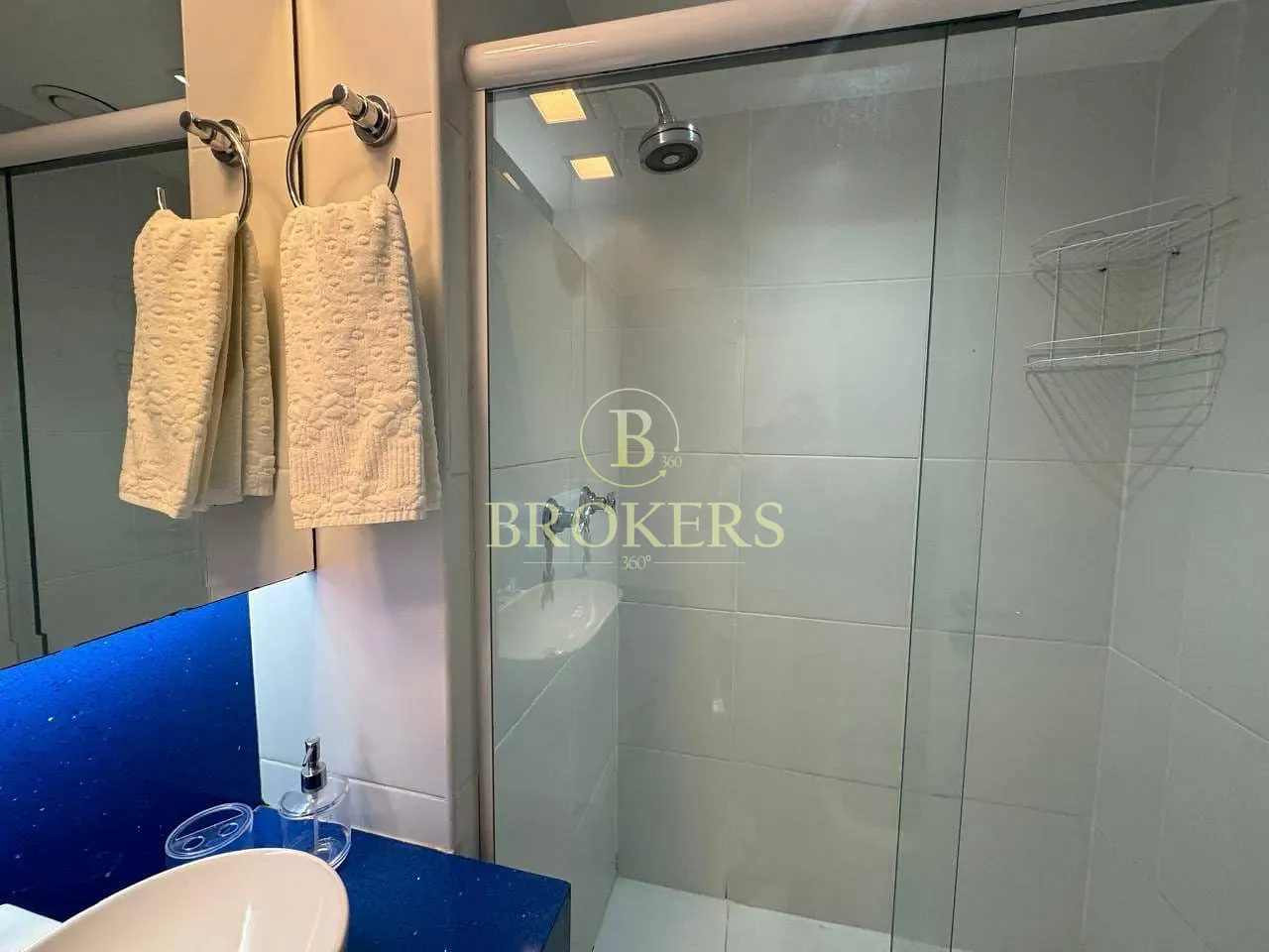 Apartamento a venda. Ipanema na quadra da praia! 2 quartos (1 suíte), varanda com vista mar, vaga,