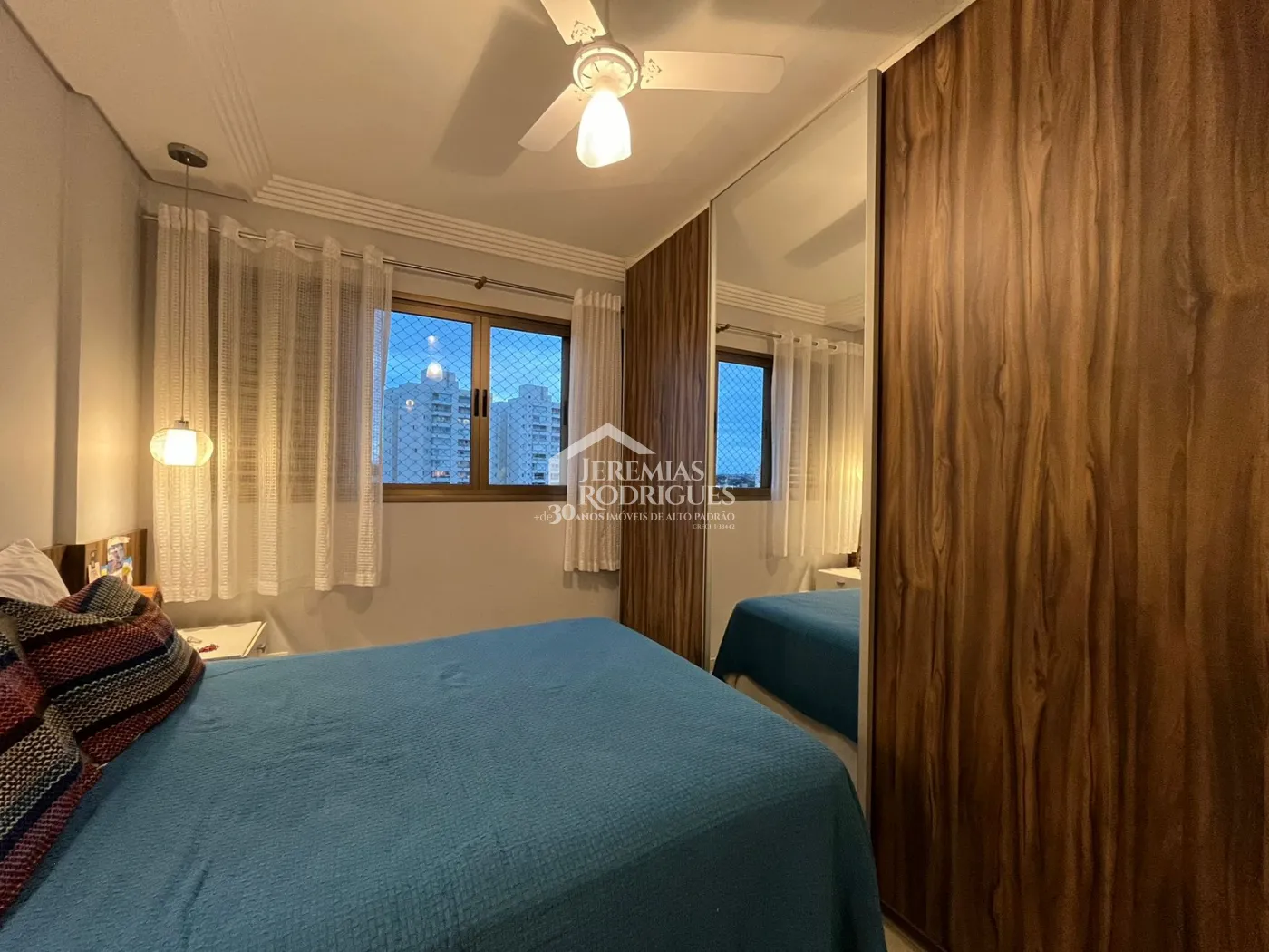 Apartamento duplex à venda com 2 dormitórios, 107 m² no Edifício Jabuticabeiras em Taubaté/SP.