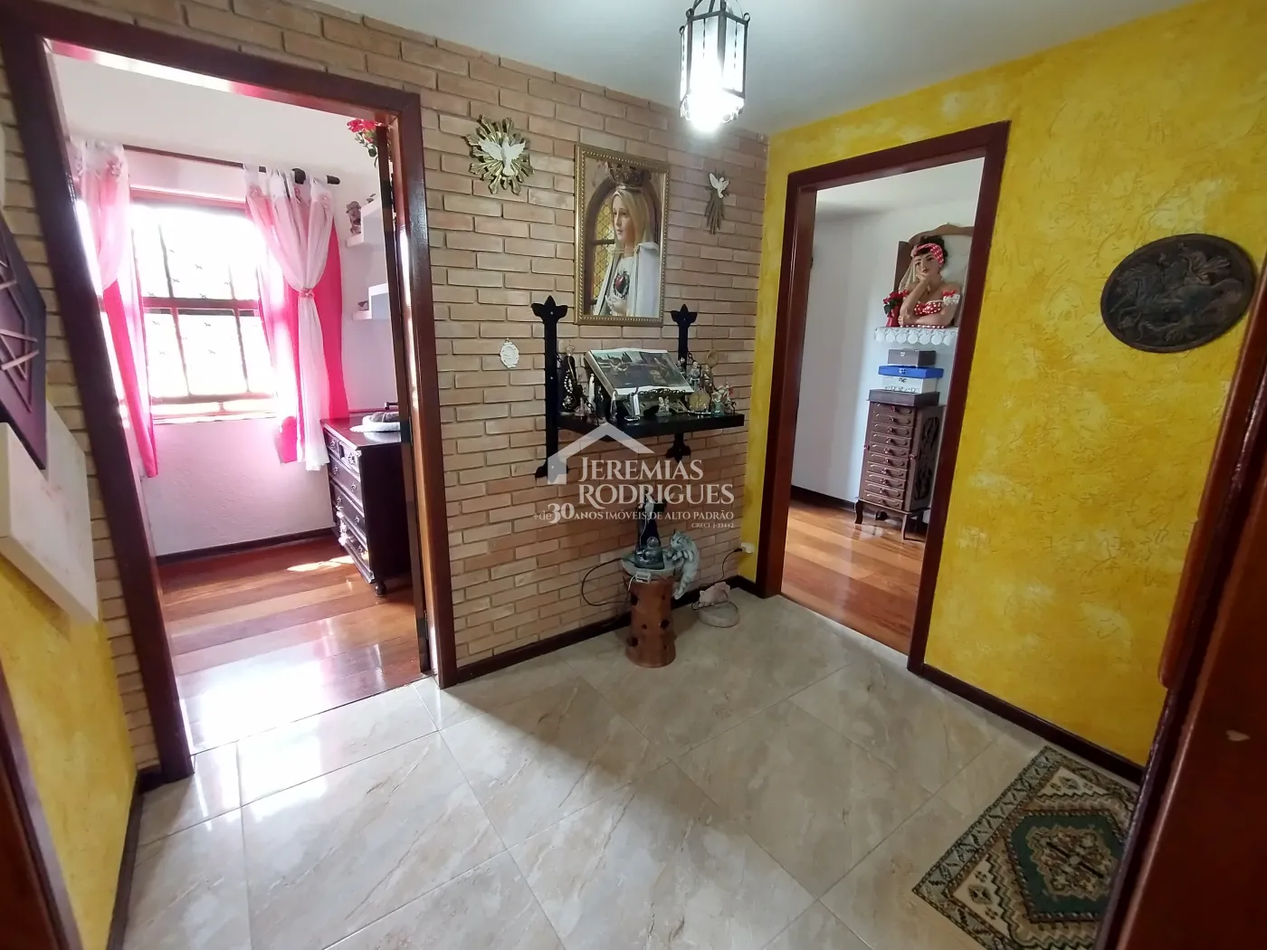 Casa com 4 dormitórios, 265 m² -  Alto do Capivari - Campos do Jordão /SP