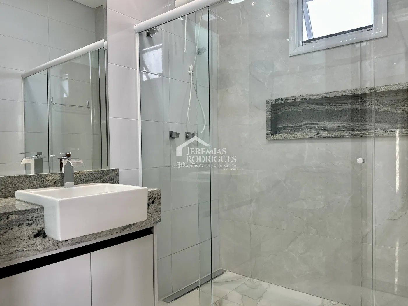 Casa com 3 dormitórios, 169,20 m² - Condomínio Ouro Ville - Taubaté/SP.