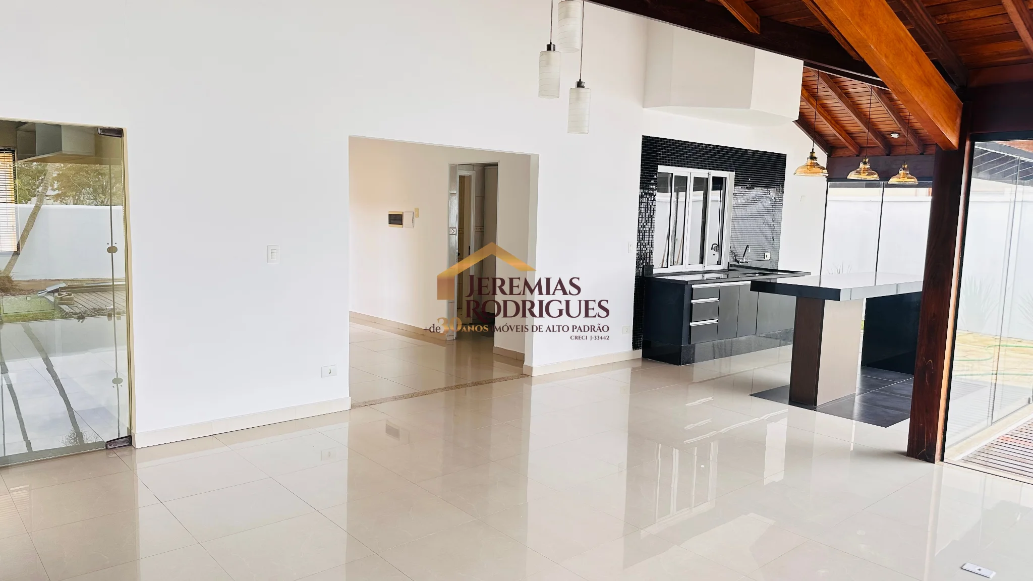 Casa para locação e venda no Condomínio Real Ville em Pindamonhangaba/SP.