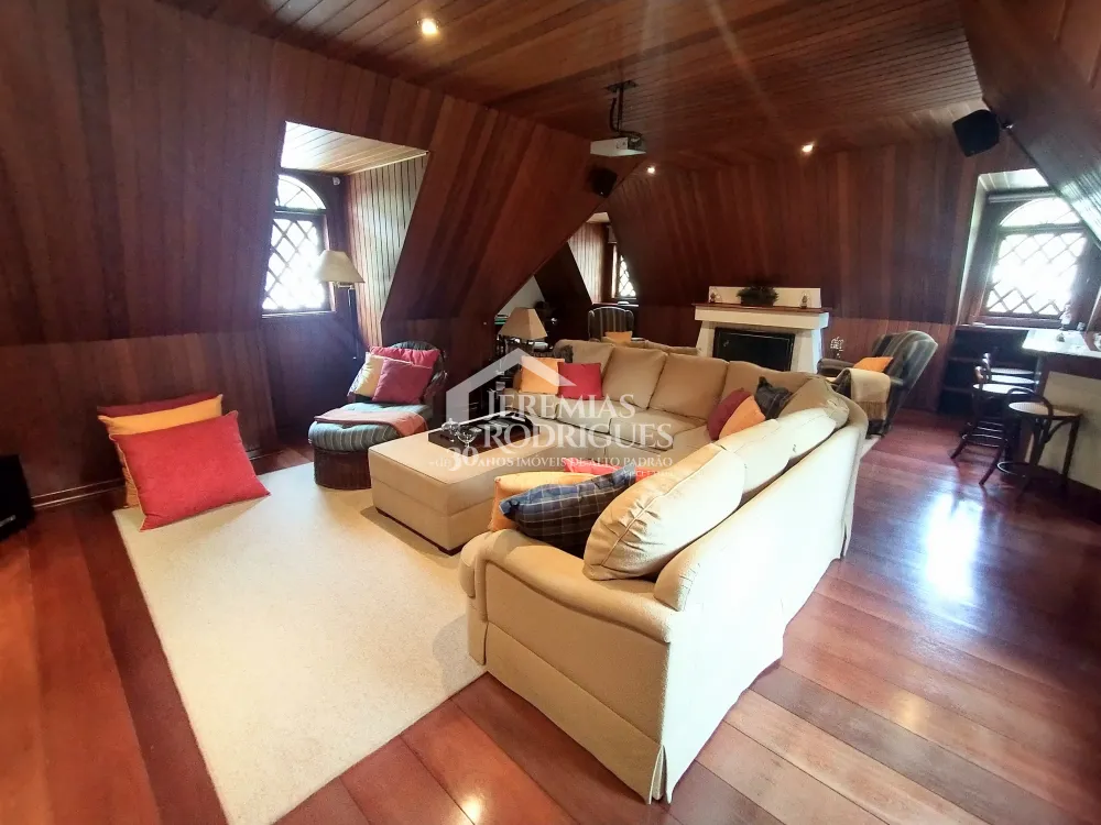 Casa com 4 dormitórios, 380 m² - Condomínio Jardim Véu da Noiva - Campos do Jordão/SP