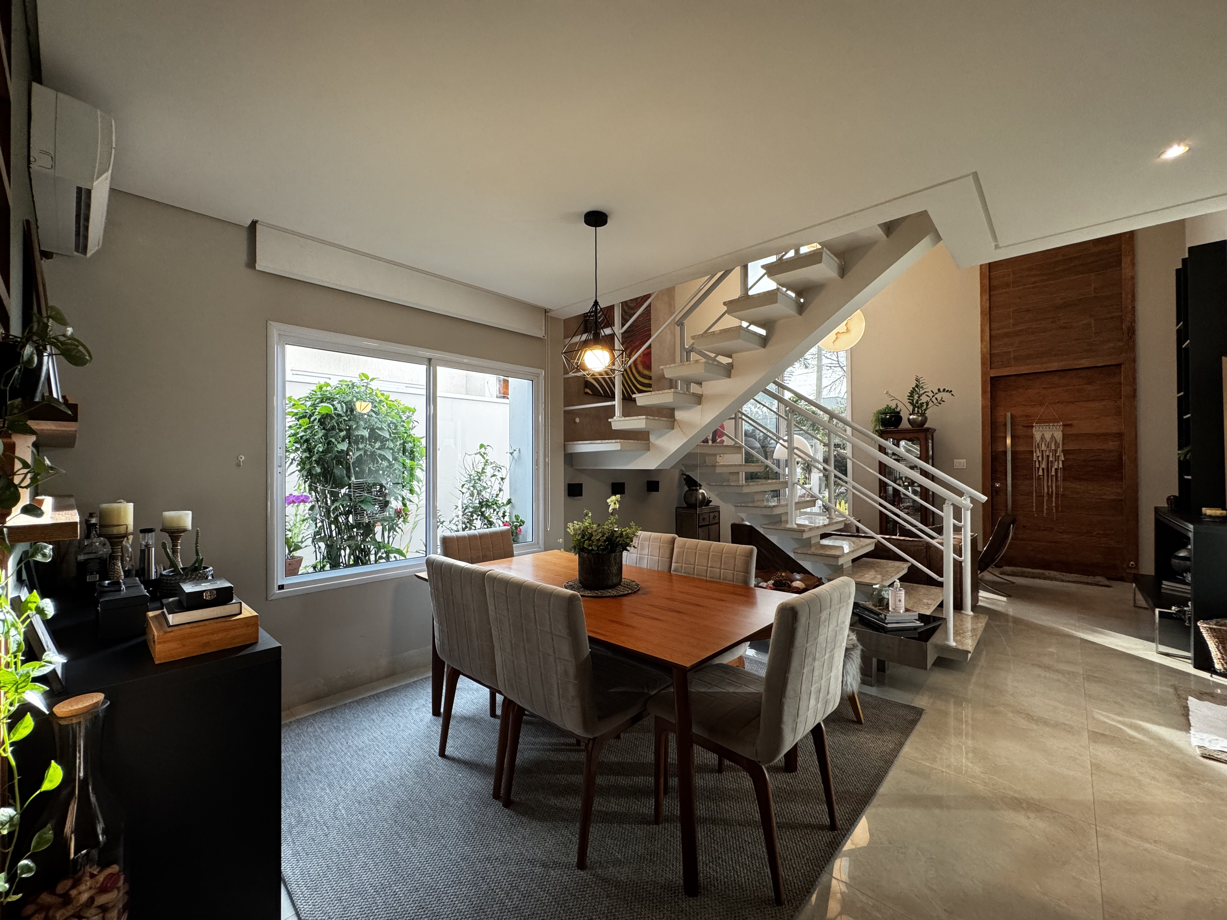 Casa à venda com 3 suítes no Condomínio Reserva dos Lagos em Pindamonhangaba/SP.