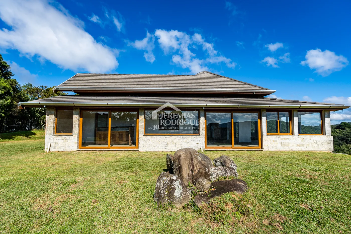 Fazenda com 2.904.000 m² - Sapucaí-Mirim - MG