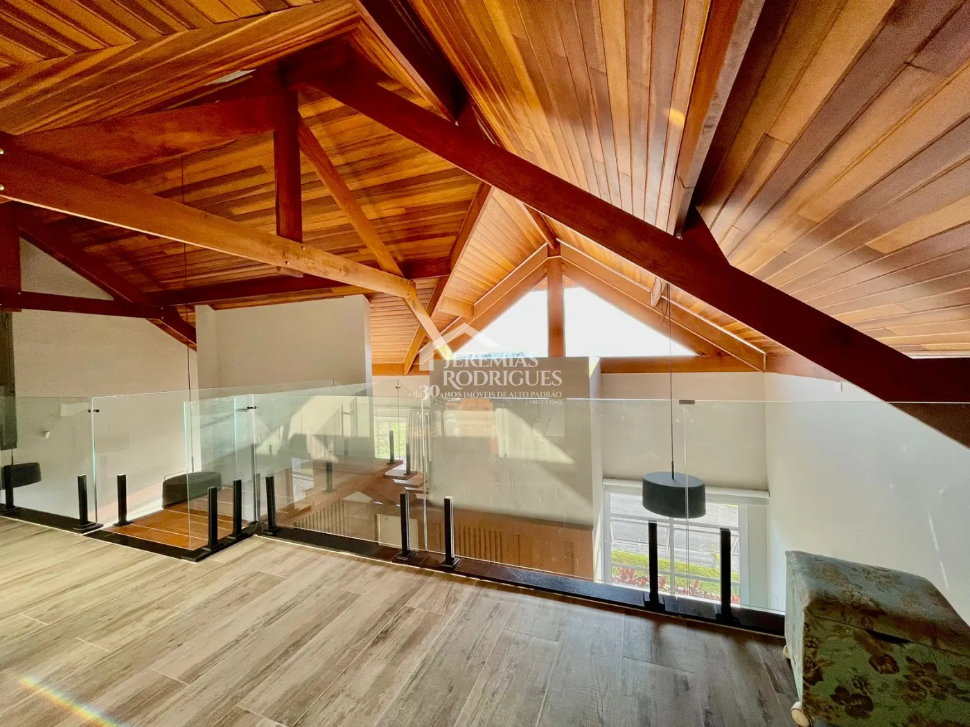 Casa à venda com 3 dormitórios no Condomínio Village da Serra em Tremembé/SP.