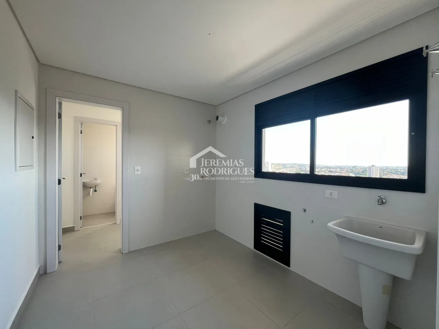 Apartamento à venda com 3 suítes, 211 m² no Edifício Europa em Taubaté/SP