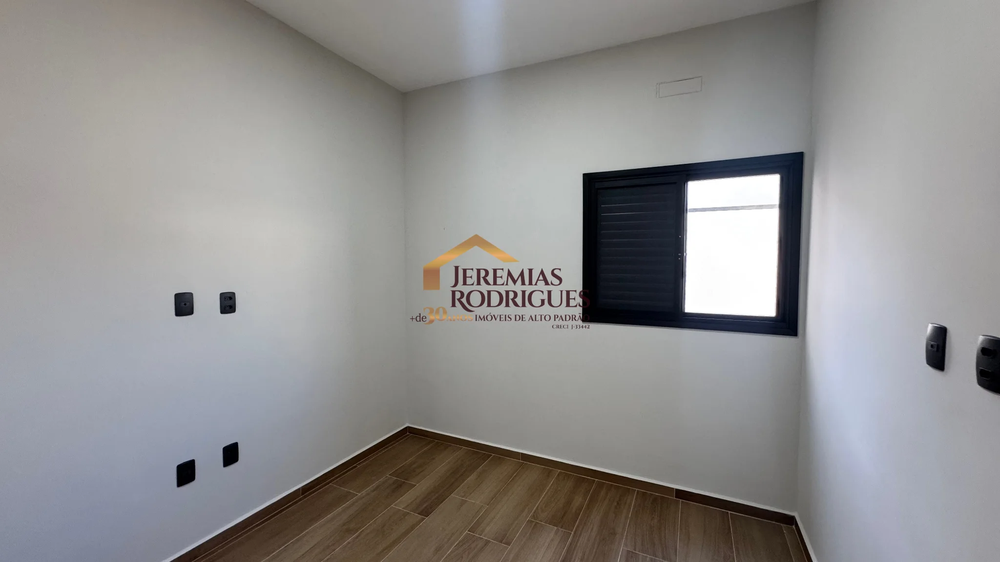 Casa à venda no Condomínio Residencial Laguna em Pindamonhangaba/SP.