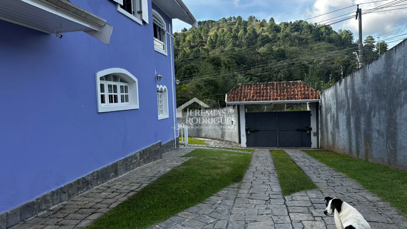 Casa para venda com 3 suítes no bairro Vila Ondina em Campos do Jordão/SP