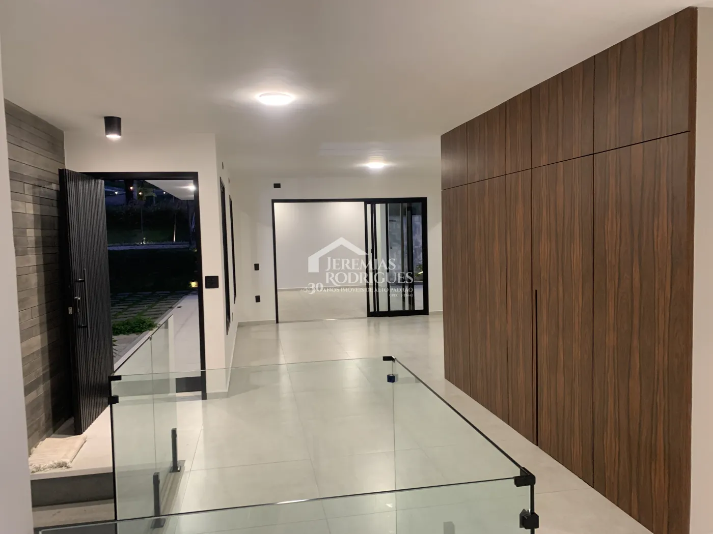 Casa à venda com 4 suítes no Condomínio Altos do Cataguá em Taubaté/SP