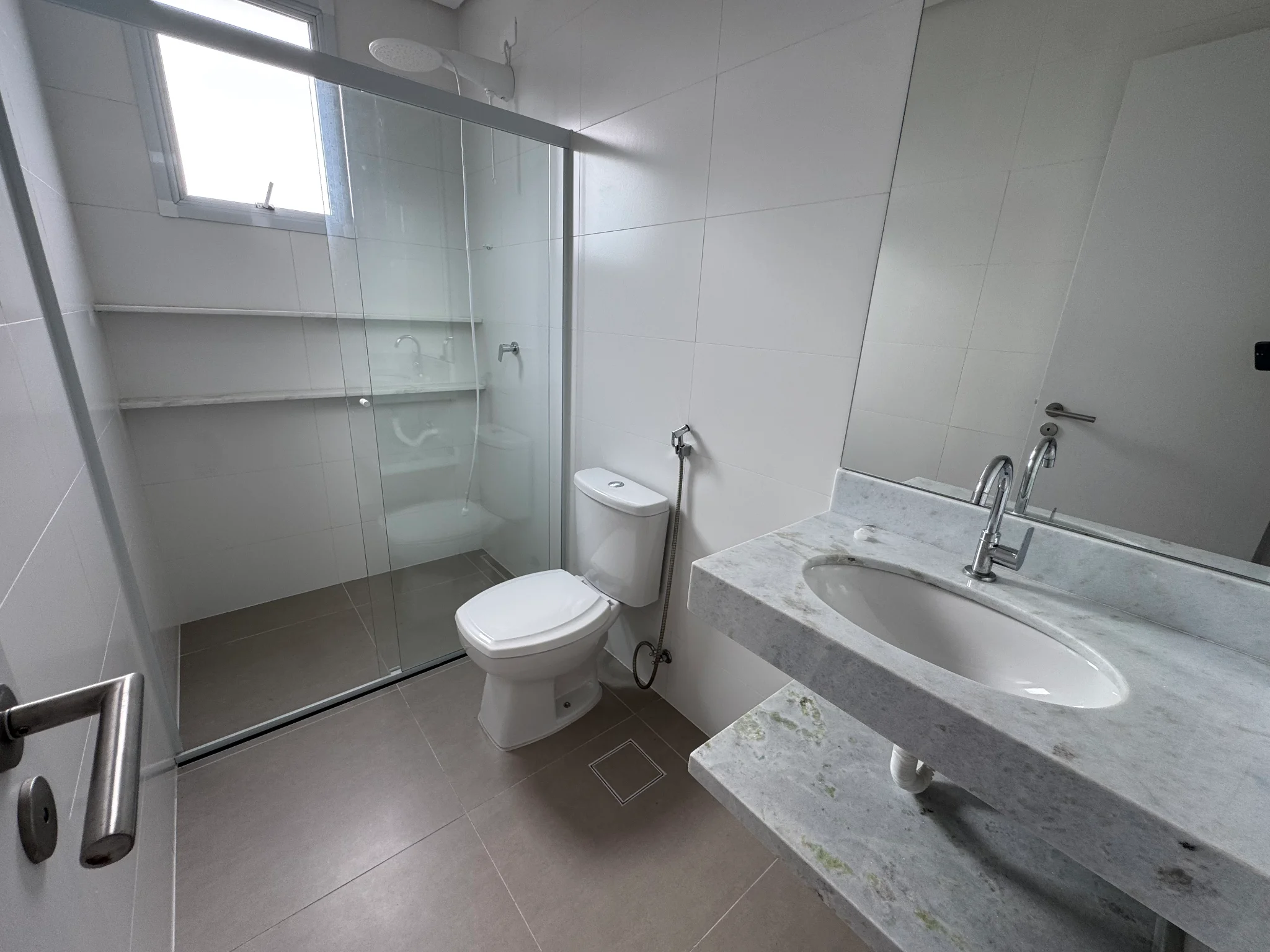 Apartamento à venda com 3 dormitórios, 127 m² no Edifício Eduarda em Ubatuba/SP. 