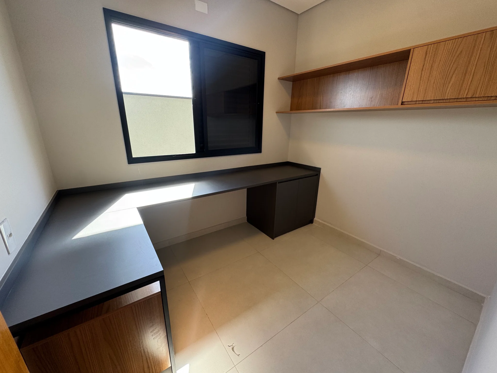 Casa à venda com 3 suítes no Condomínio Cataguá Way em Taubaté/SP.