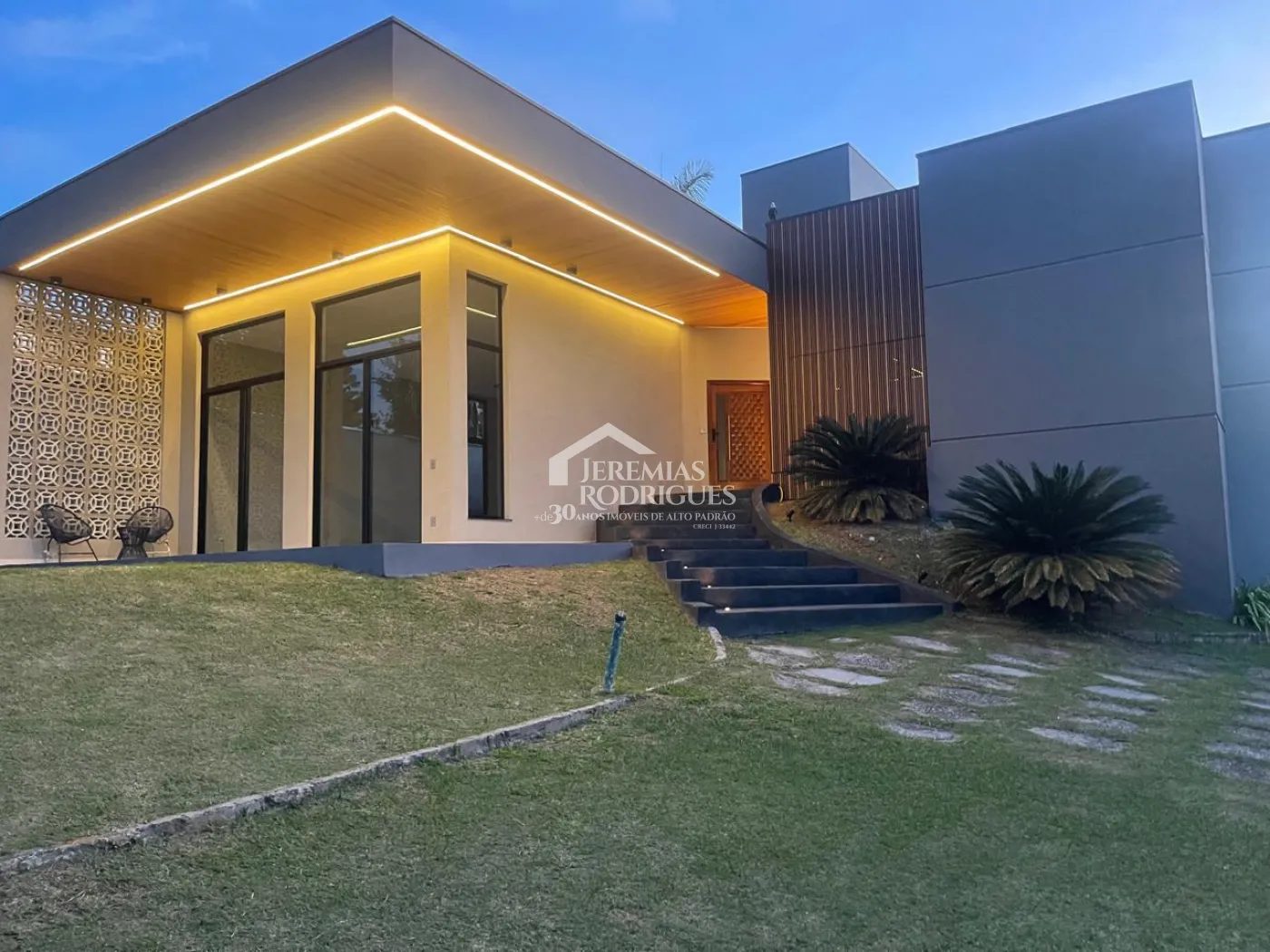 Casa à venda com 4 dormitórios no Condomínio Chácaras Cataguá em Taubaté/SP