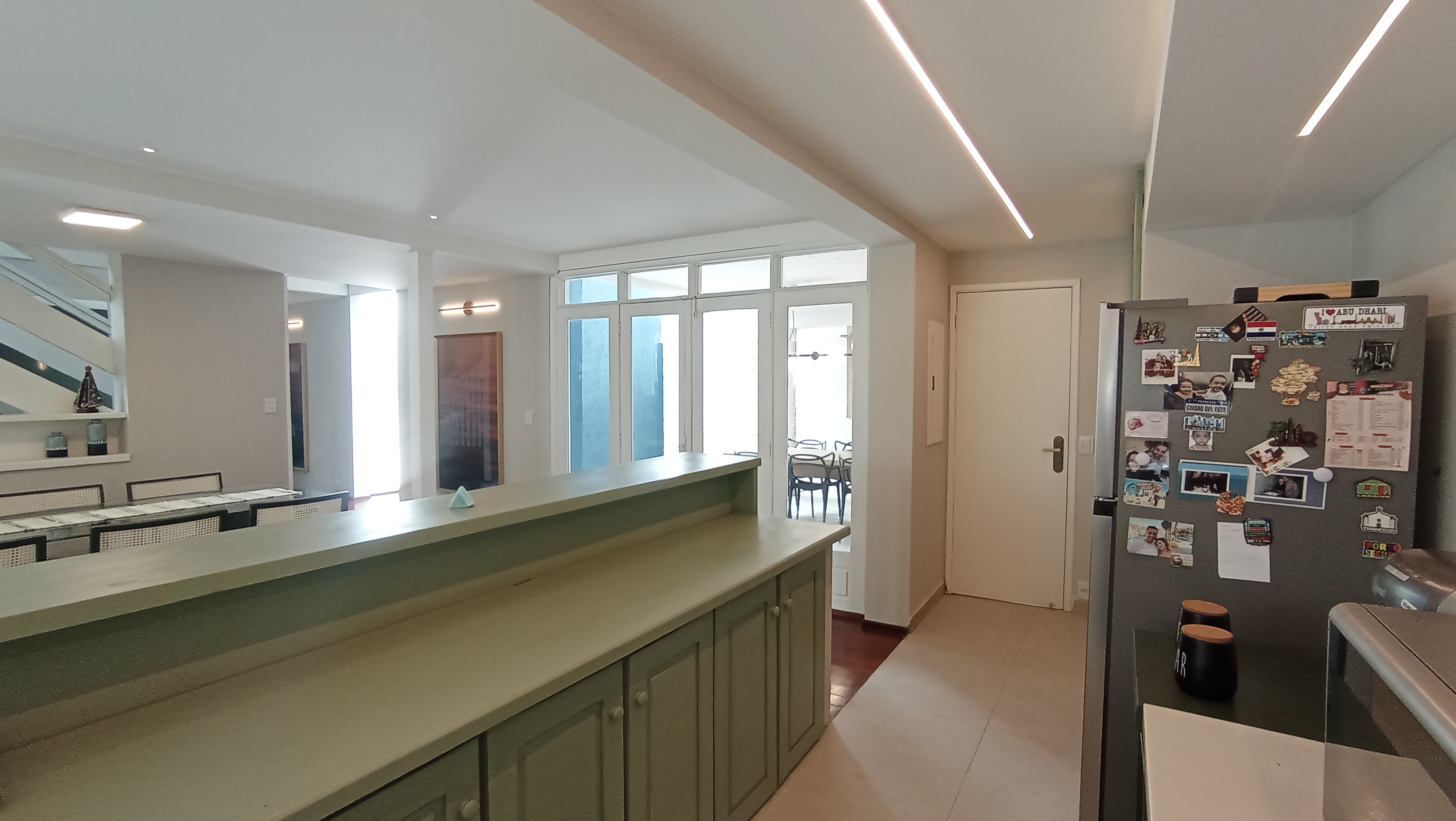 Casa à venda com 3 dormitórios no Condomínio Portal do Sol em Tremembé/SP.