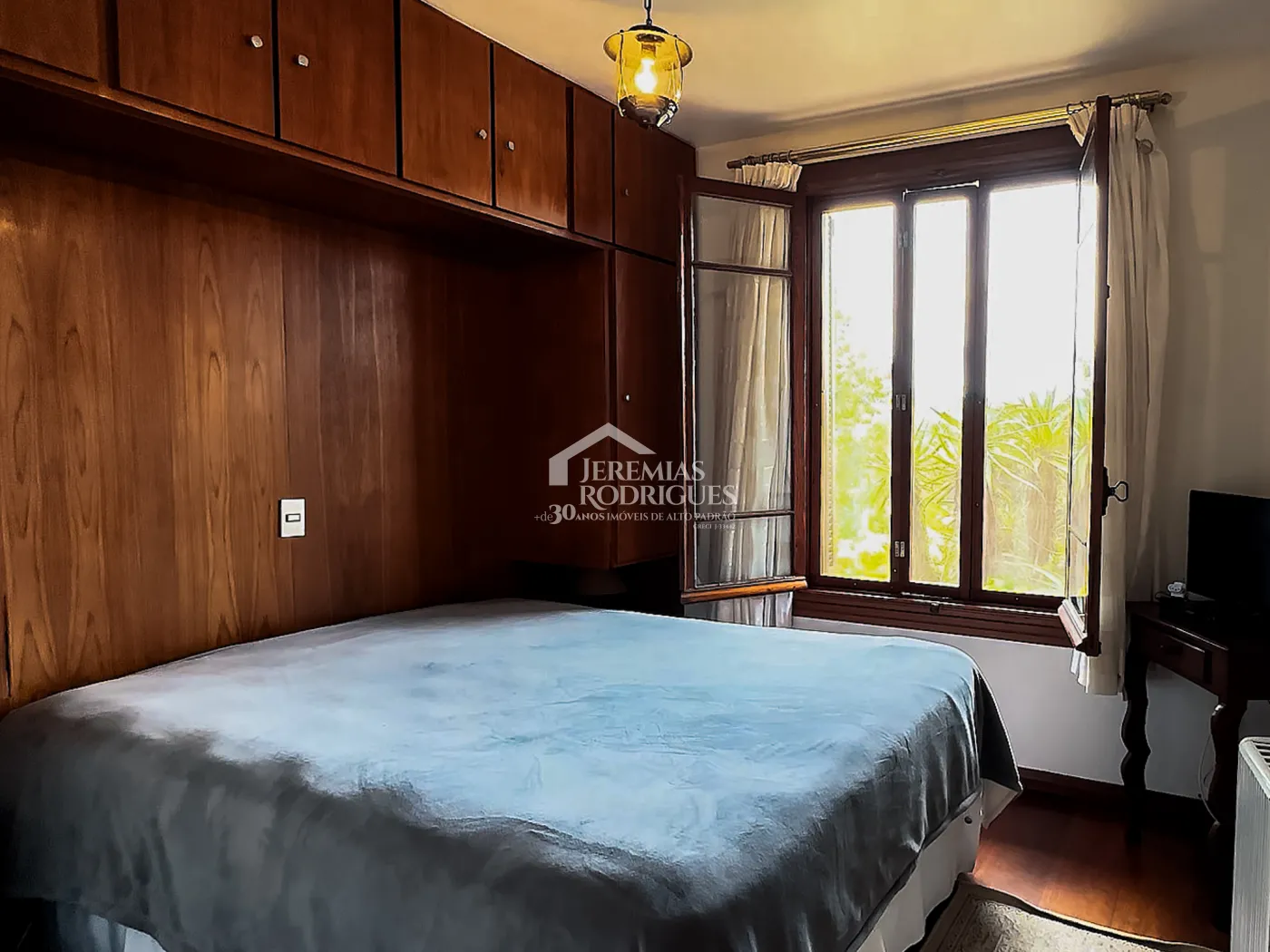 Casa à venda com 5 dormitórios no Condomínio Residencial Gran Ville em Campos do Jordão/SP.