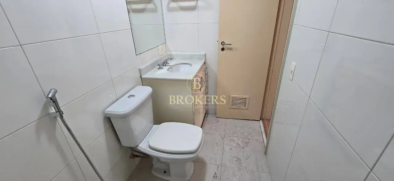 Apartamento à venda, Flamengo - Av Oswaldo Cruz - Varanda, quarto, cozinha e dependência completa -