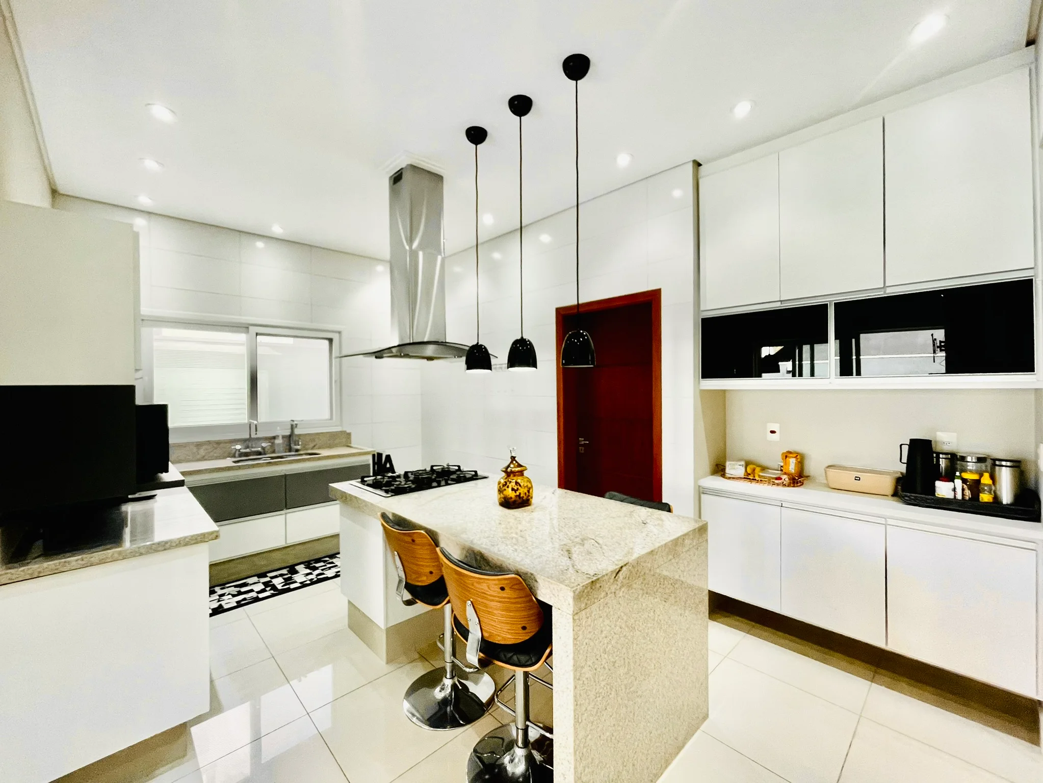 Casa à venda com 3 suítes no Condomínio Residencial San Marco em Taubaté/SP