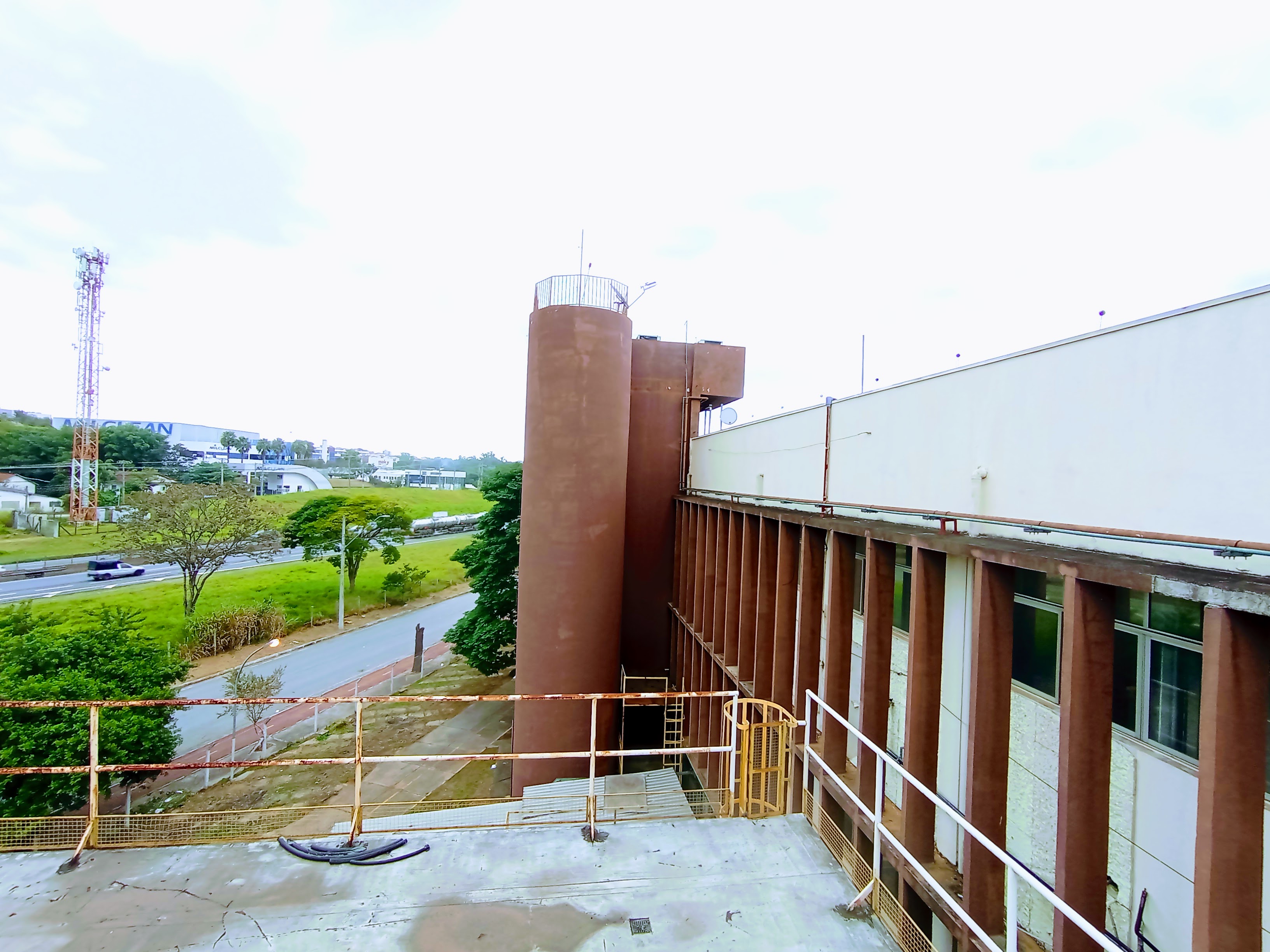 Prédio para venda e locação, 6.000 m² no bairro Jardim Independência em Taubaté/SP.