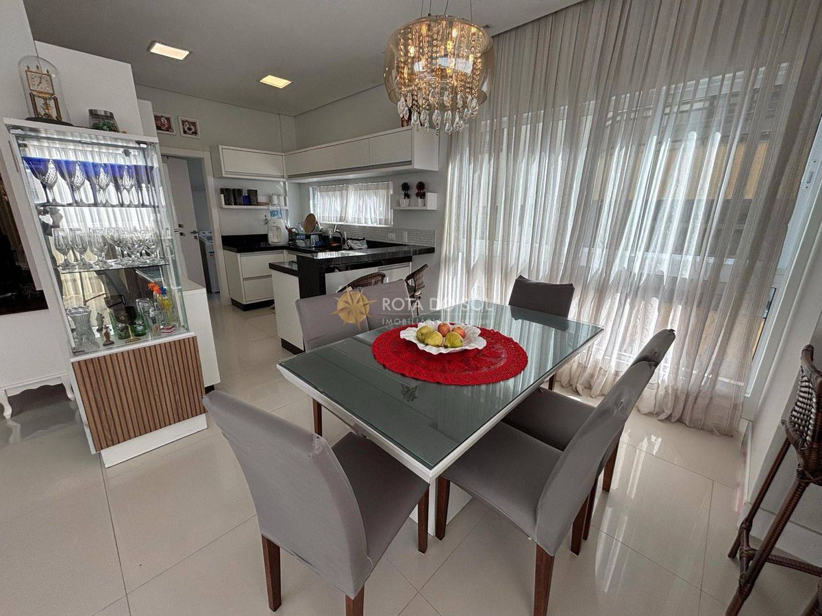 Residencial Salinas Apartamento Quadra Mar 4 Suítes em Meia Praia Itapema SC