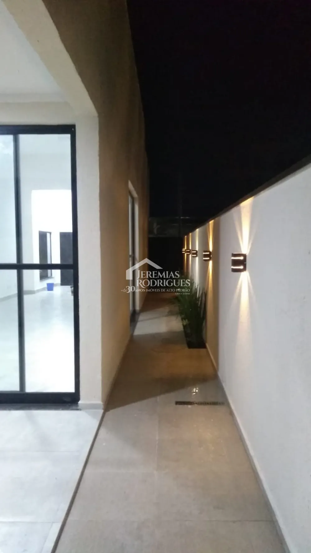 Casa à venda com 3 suítes - Condomínio Pérola do Vale - Tremembé/SP.