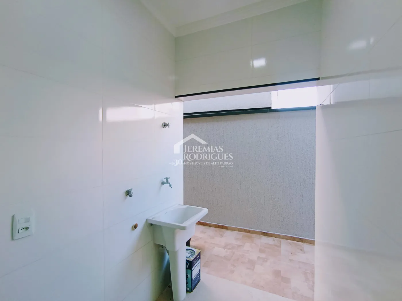 Casa à venda com 3 dormitórios no Condomínio Morada do Visconde em Tremembé/SP.