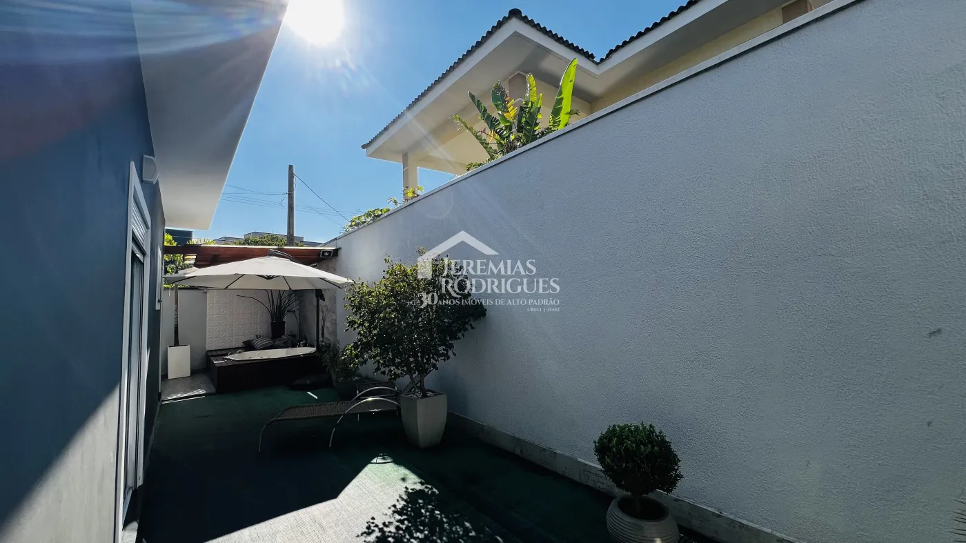 Casa à venda com 3 suítes no Condomínio Campos do Conde II Chambord em Tremembé/SP