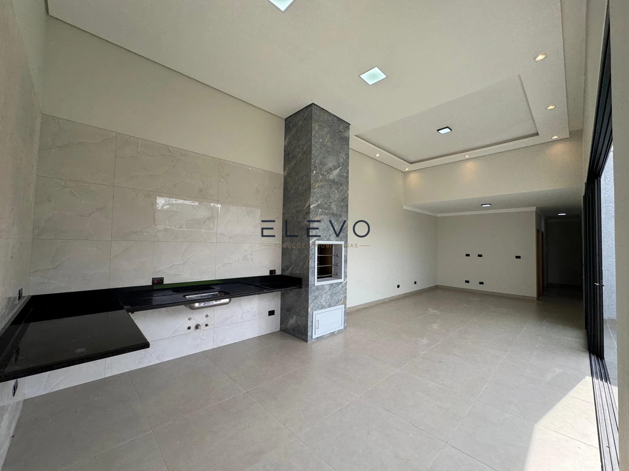 Casa à Venda no Jardim Munique em Maringá | 132m², 3 Quartos, Suíte, Churrasqueira e Espaço para Piscina
